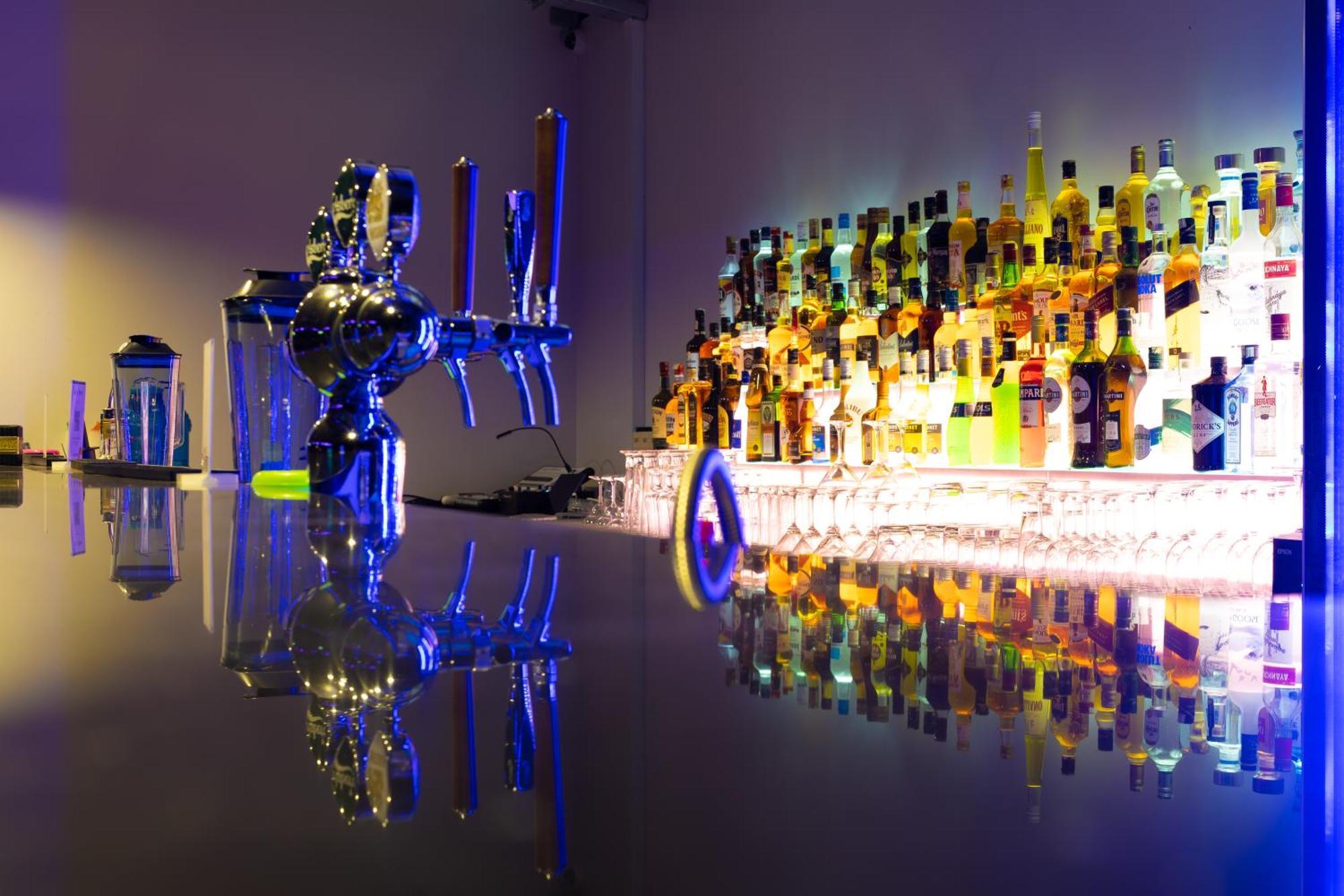 Nico'S Hotel And Skybar Сием Реап Екстериор снимка