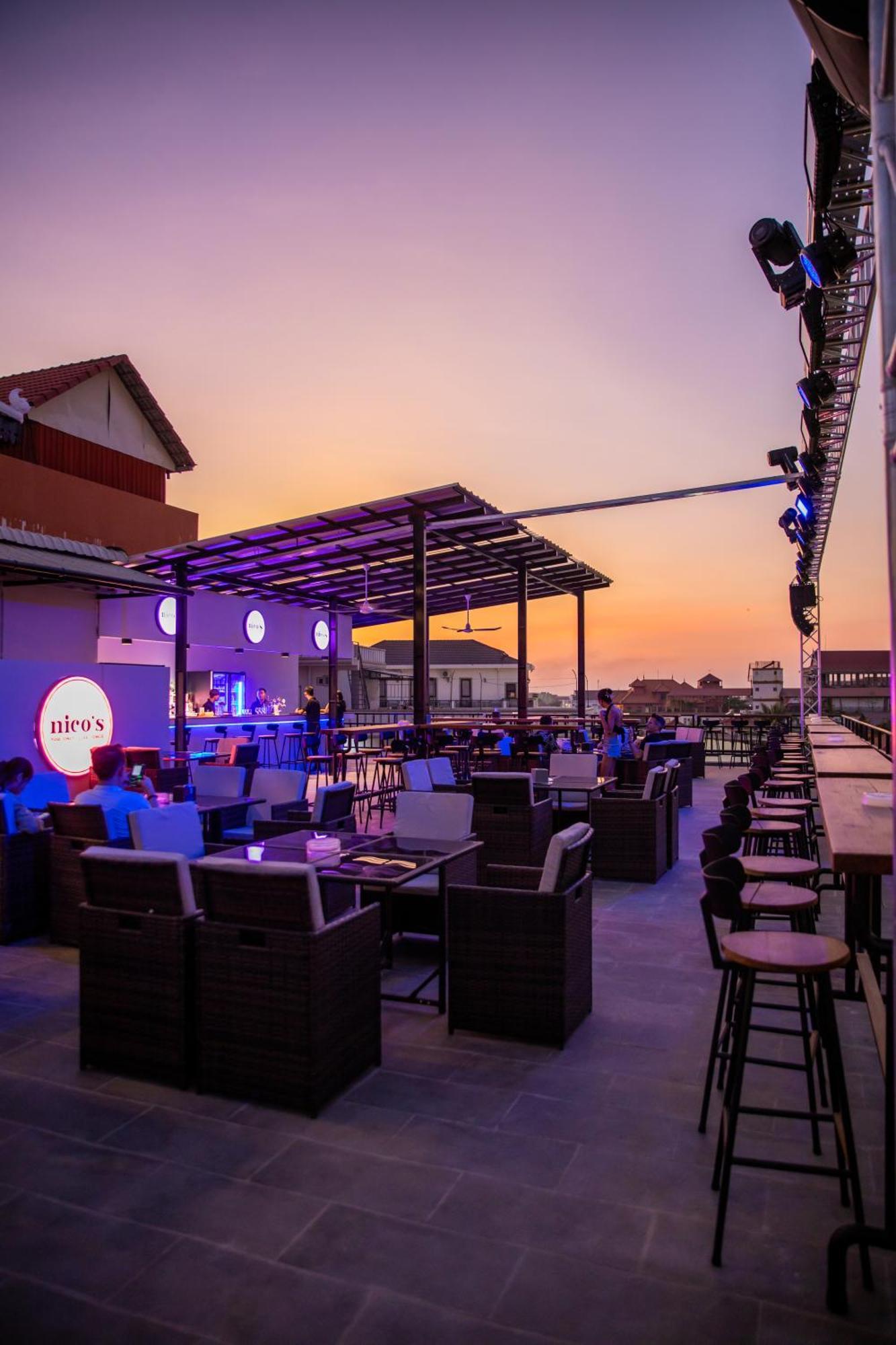 Nico'S Hotel And Skybar Сием Реап Екстериор снимка