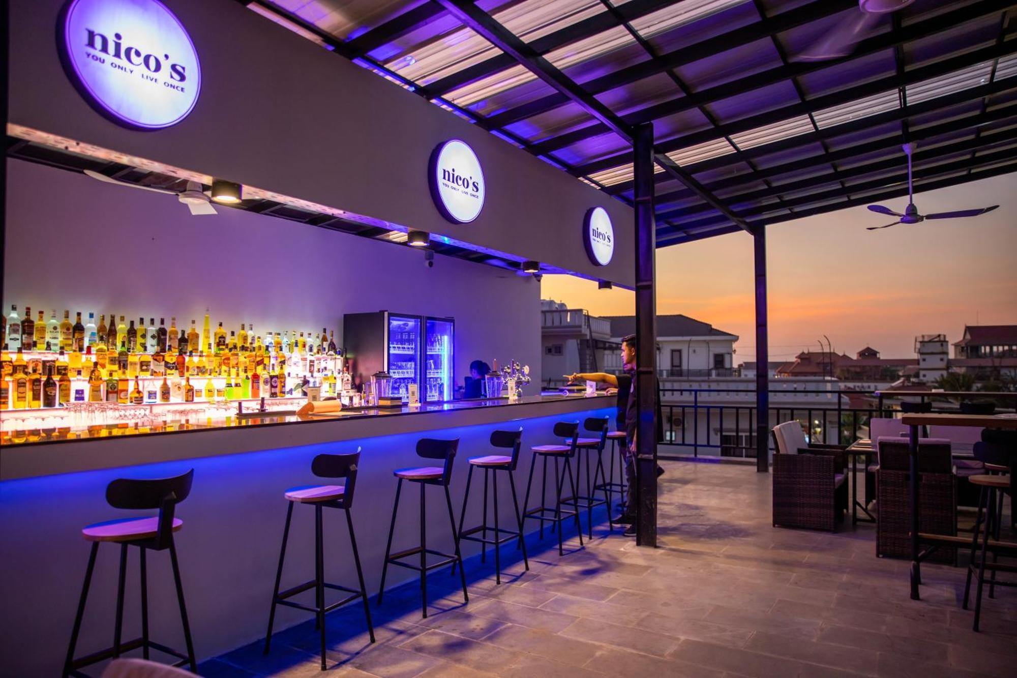 Nico'S Hotel And Skybar Сием Реап Екстериор снимка
