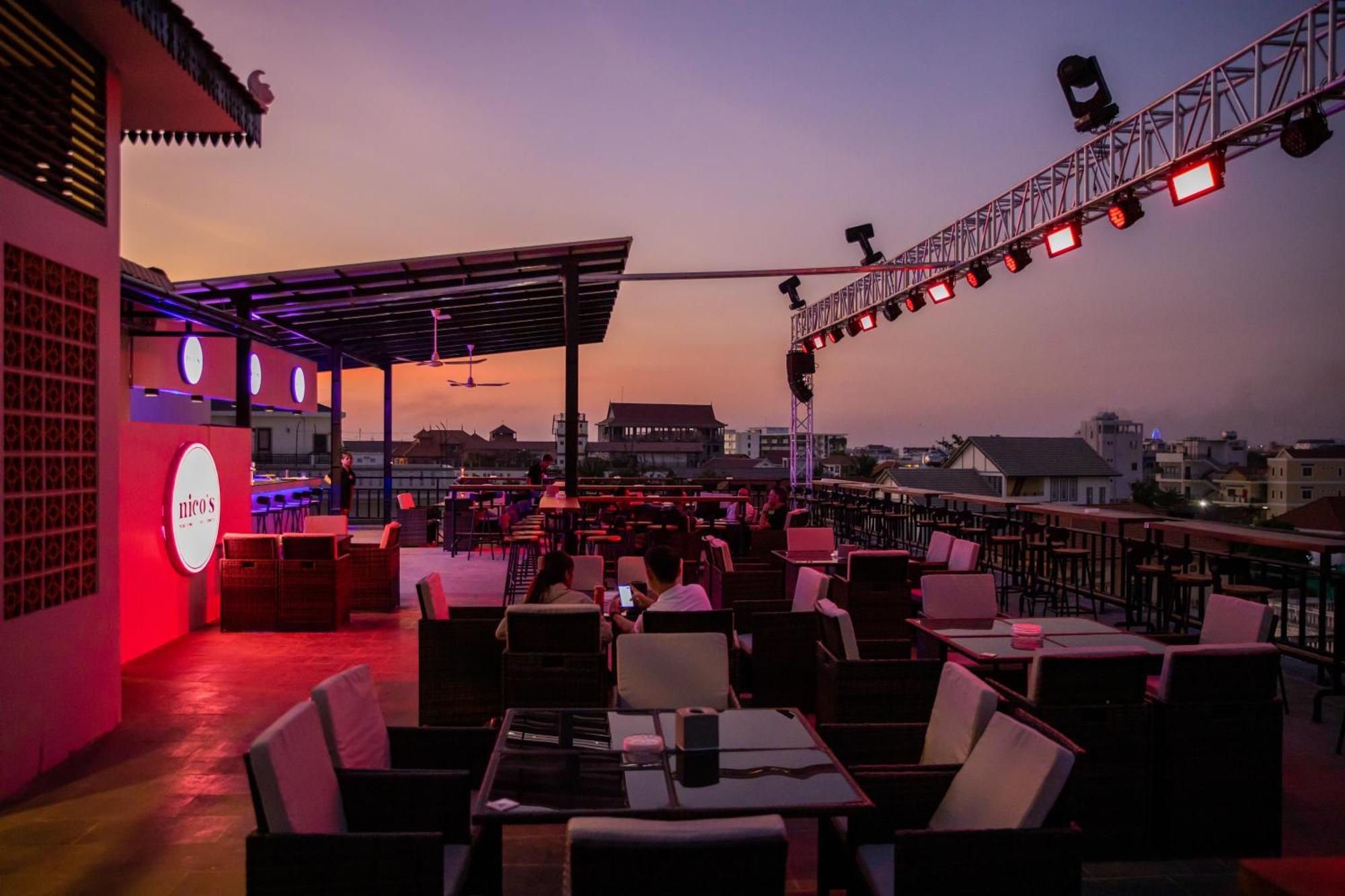 Nico'S Hotel And Skybar Сием Реап Екстериор снимка