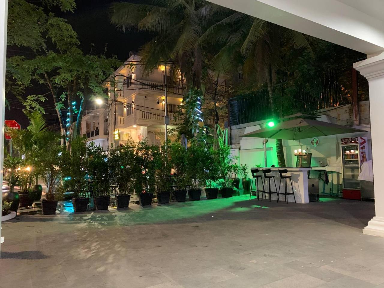 Nico'S Hotel And Skybar Сием Реап Екстериор снимка